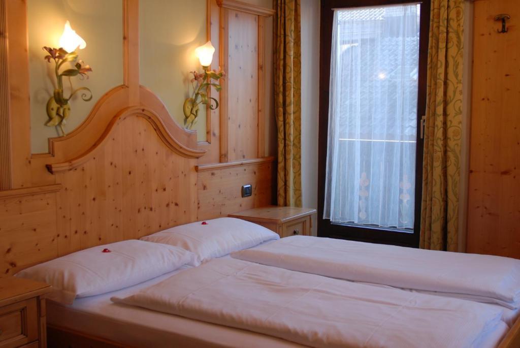 Hotel Loewenwirt Sexten Room photo