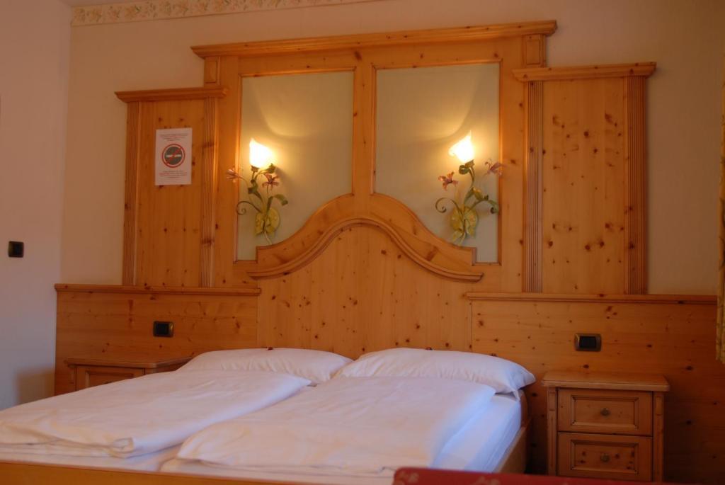 Hotel Loewenwirt Sexten Room photo